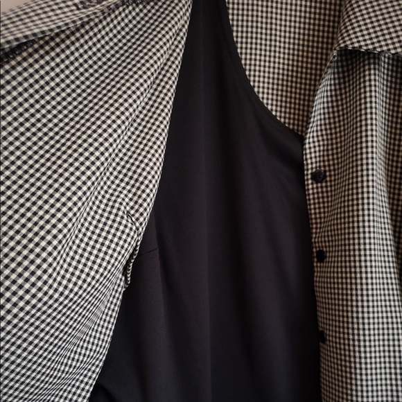 +size buttoned up top w/ attached black camisole - Picture 3 of 3